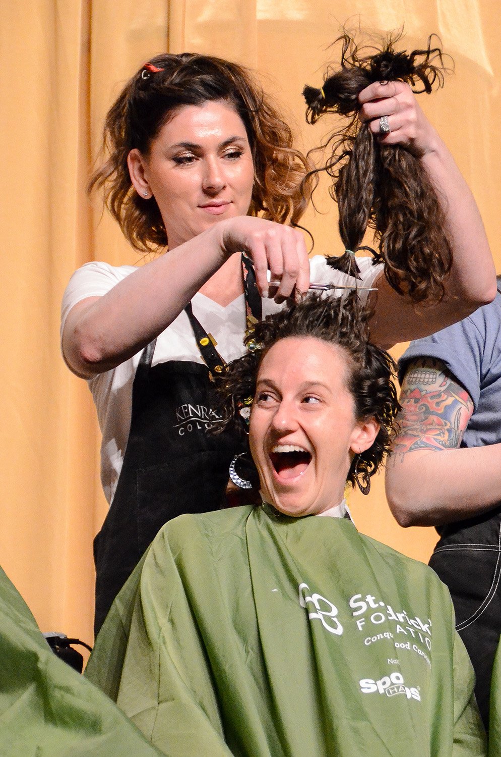 Shaving-head-for-childhood-cancer